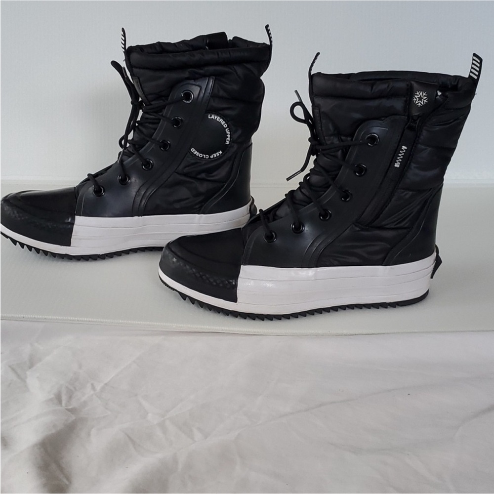 Stylish Black Winter & Rain Boots Unisex New with tags